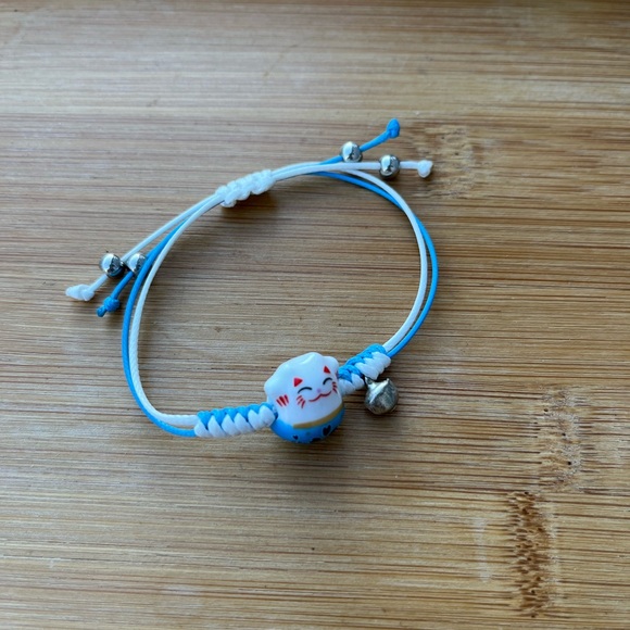 Lucky Cat Maneki Neko Charm Light Blue and White Handmade Bracelet - Picture 4 of 8
